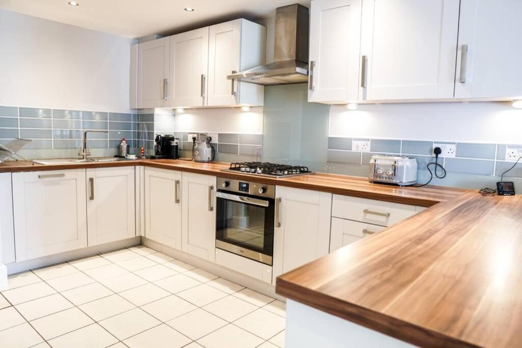 Beautiful 3 Bedroom Apartment By The Sea نيوكويي المظهر الخارجي الصورة