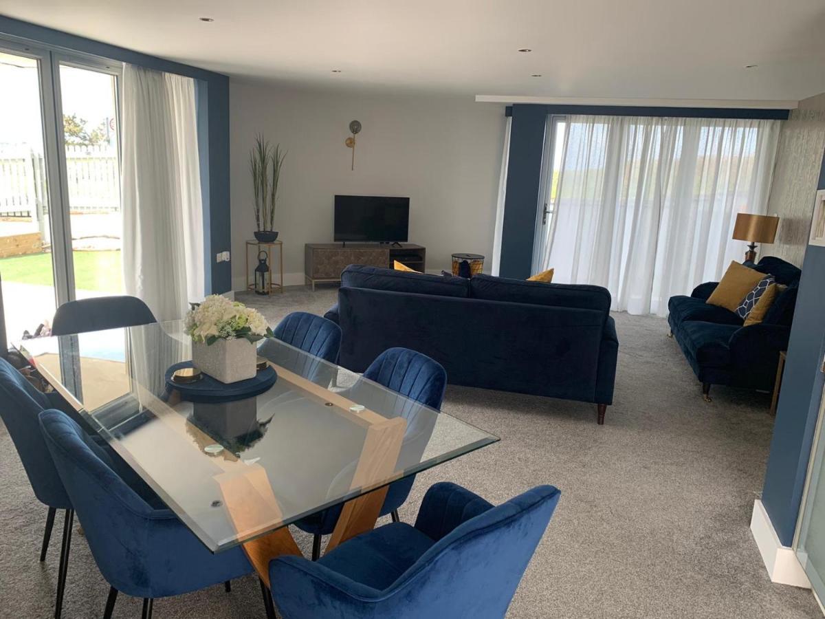 Beautiful 3 Bedroom Apartment By The Sea نيوكويي المظهر الخارجي الصورة